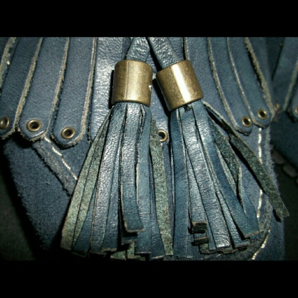 Blue Suede Wedged Aerosoles w / Tassels - Picture 3 of 10